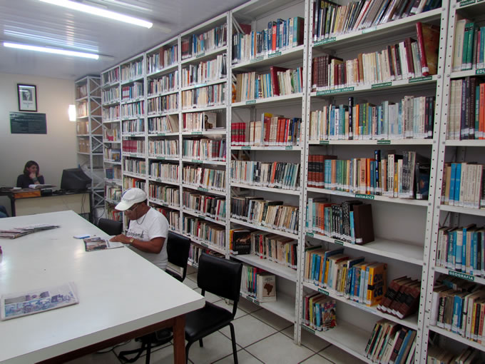 Biblioteca Oscar Nassif