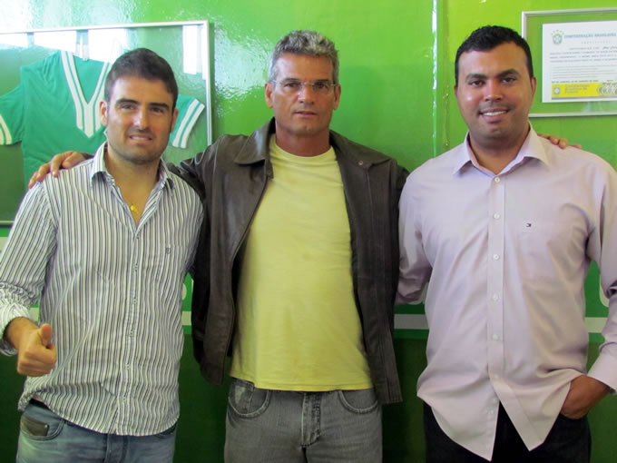 Franco Martins (vice-presidente), Eugênio Souza (treinador) e Alex Joaquim (gerente de futebol).