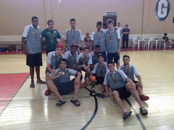 A equipe de basquete sub-16 da Caldense conquistou o terceiro lugar no Campeonato realizado em Belo Horizonte.