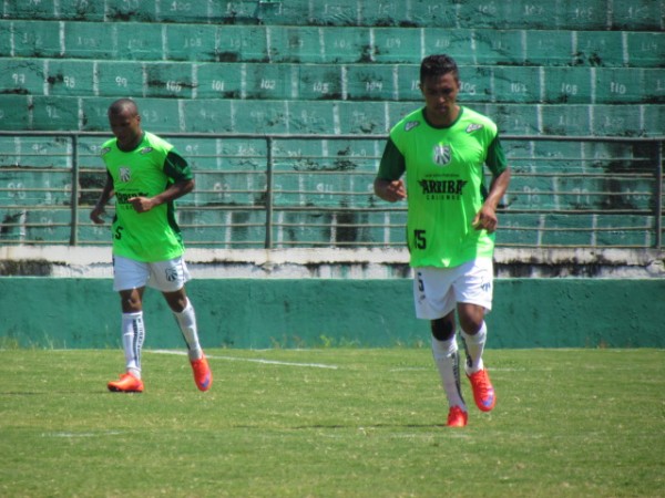 Feijão e Tiago Azulão no jogo-treino contra o Guarani