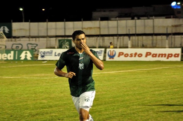Marcinho marcou seu primeiro gol como titular no Campeonato Mineiro