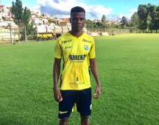 Lateral-esquerdo Vandinho é apresentado na Caldense