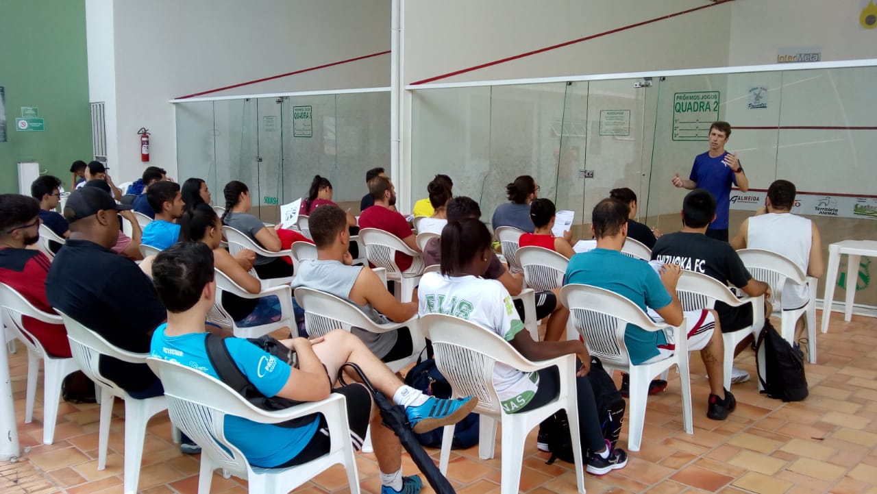 Alunos de Educação Física de Muzambinho participam de “Clínica de Squash” na Caldense