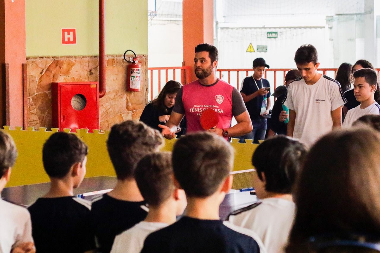 Equipe de Tênis de Mesa da Caldense faz oficina em escola da cidade