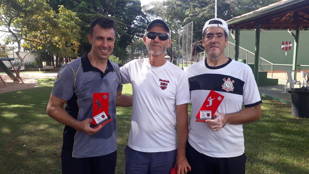 Tenistas da Caldense disputam Open de Tênis em Descalvado-SP