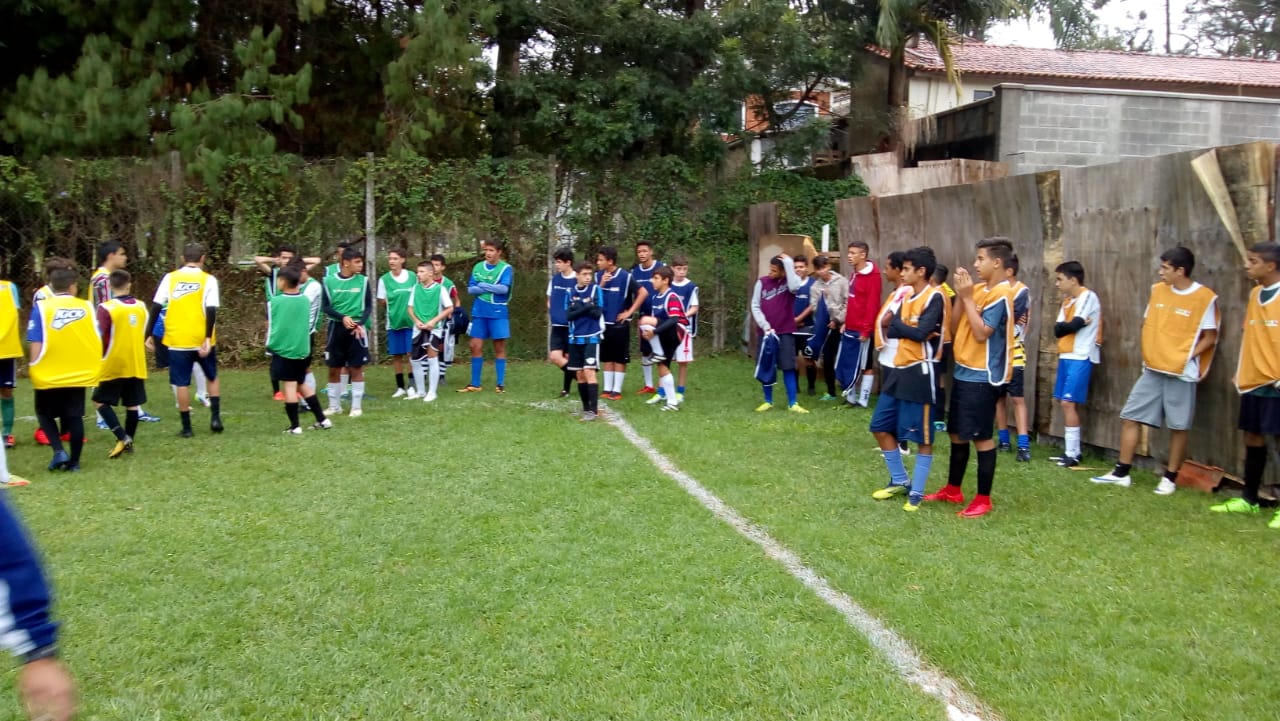 Mais de cem jovens participam do primeiro dia de peneira da Caldense; Dia 31 haverá outra seletiva
