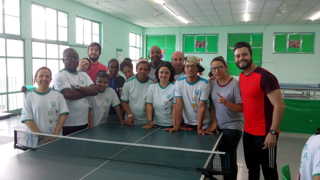 Caldense recebe alunos da APAE em Circuito Municipal de Tênis de Mesa