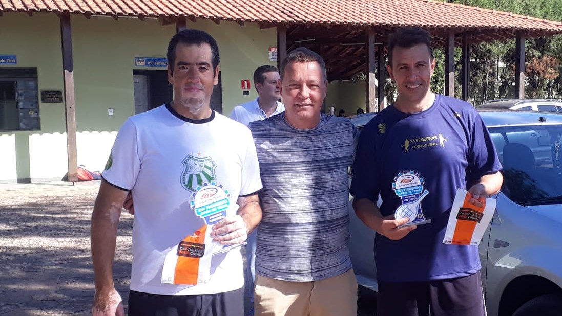 Tenistas da Caldense participam de Open em Porto Ferreira