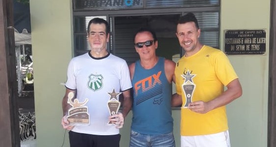 Tenistas da Caldense vencem torneio master em Porto Ferreira-SP