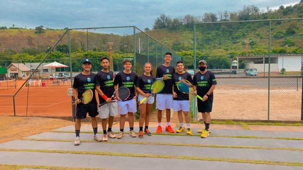 Jogadora da Caldense, Paolla Gomes, vence aberto de tênis em Itajubá-MG e atletas do clube se destacam
