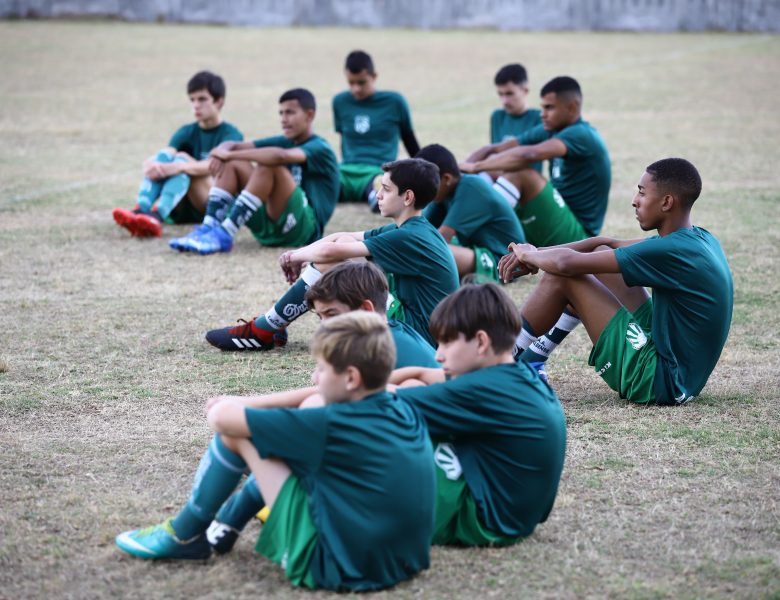 Treinos da escolinha de futebol da Caldense começam com a expectativa de realizar sonhos