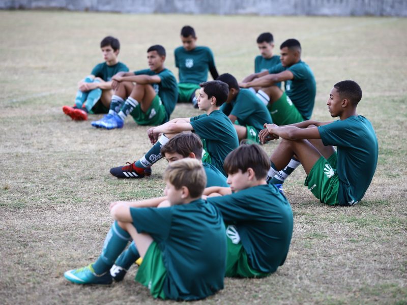 Treinos da escolinha de futebol da Caldense começam com a expectativa de realizar sonhos