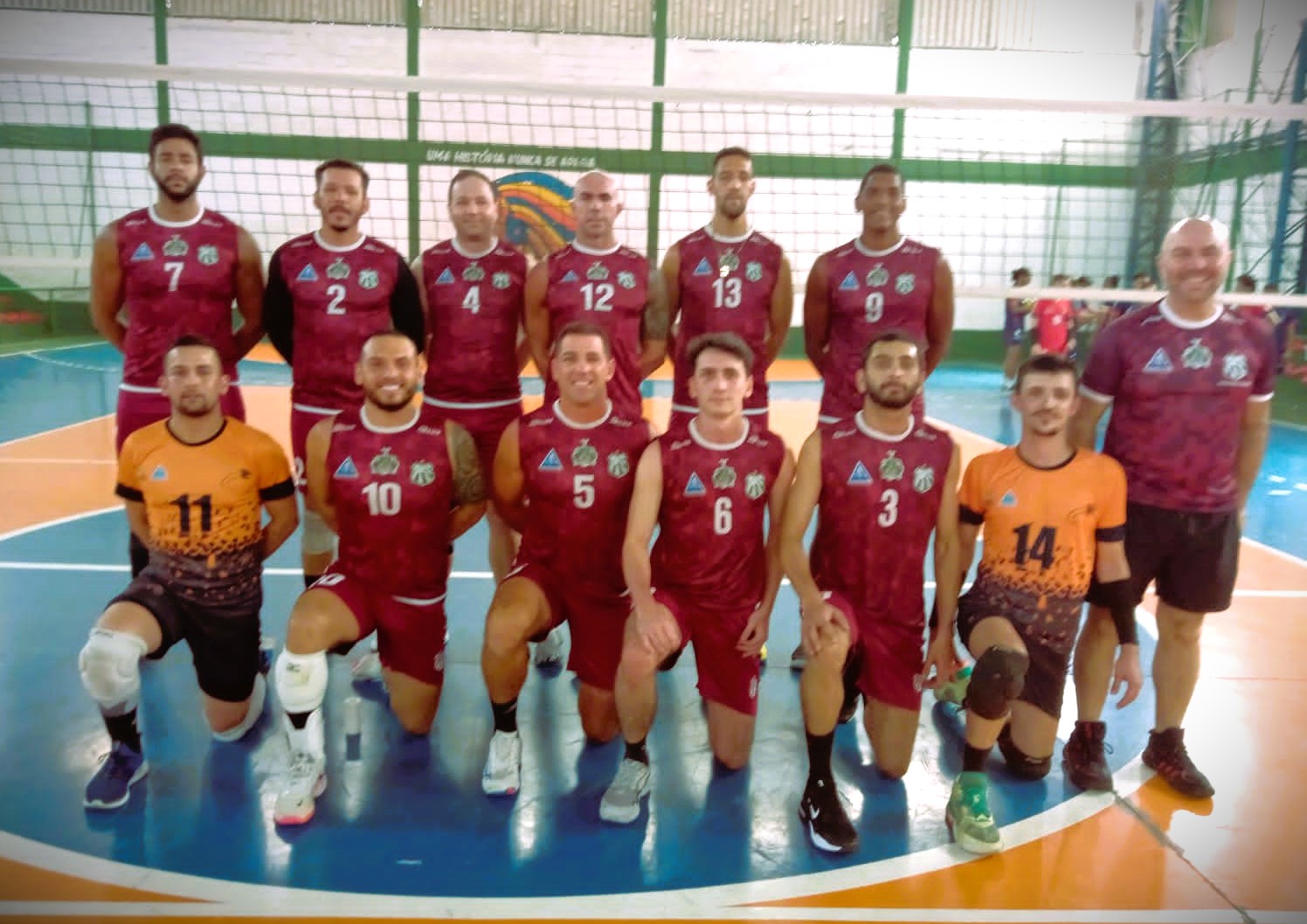 Equipe de Voleibol Adulto Feminino estreia com vitória fora de