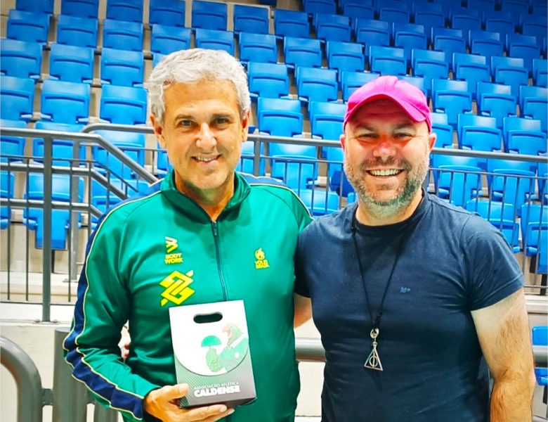 Paulinho, técnico de vôlei da Caldense, visitou o treino da seleção feminina em Barueri-SP