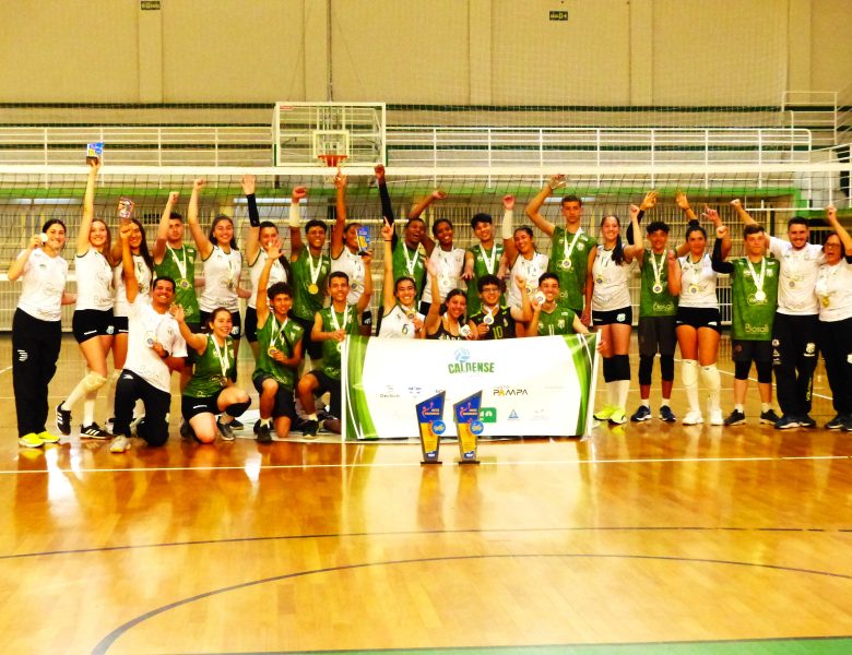 Em finais simultâneas, vôlei Sub-17 da Caldense é campeão da LIDARP em duas categorias
