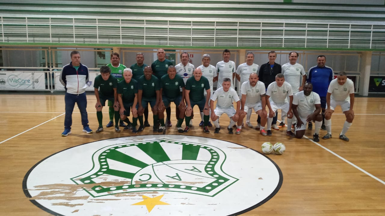 Equipe de Futsal Master da Caldense se prepara para jogo contra o Santos