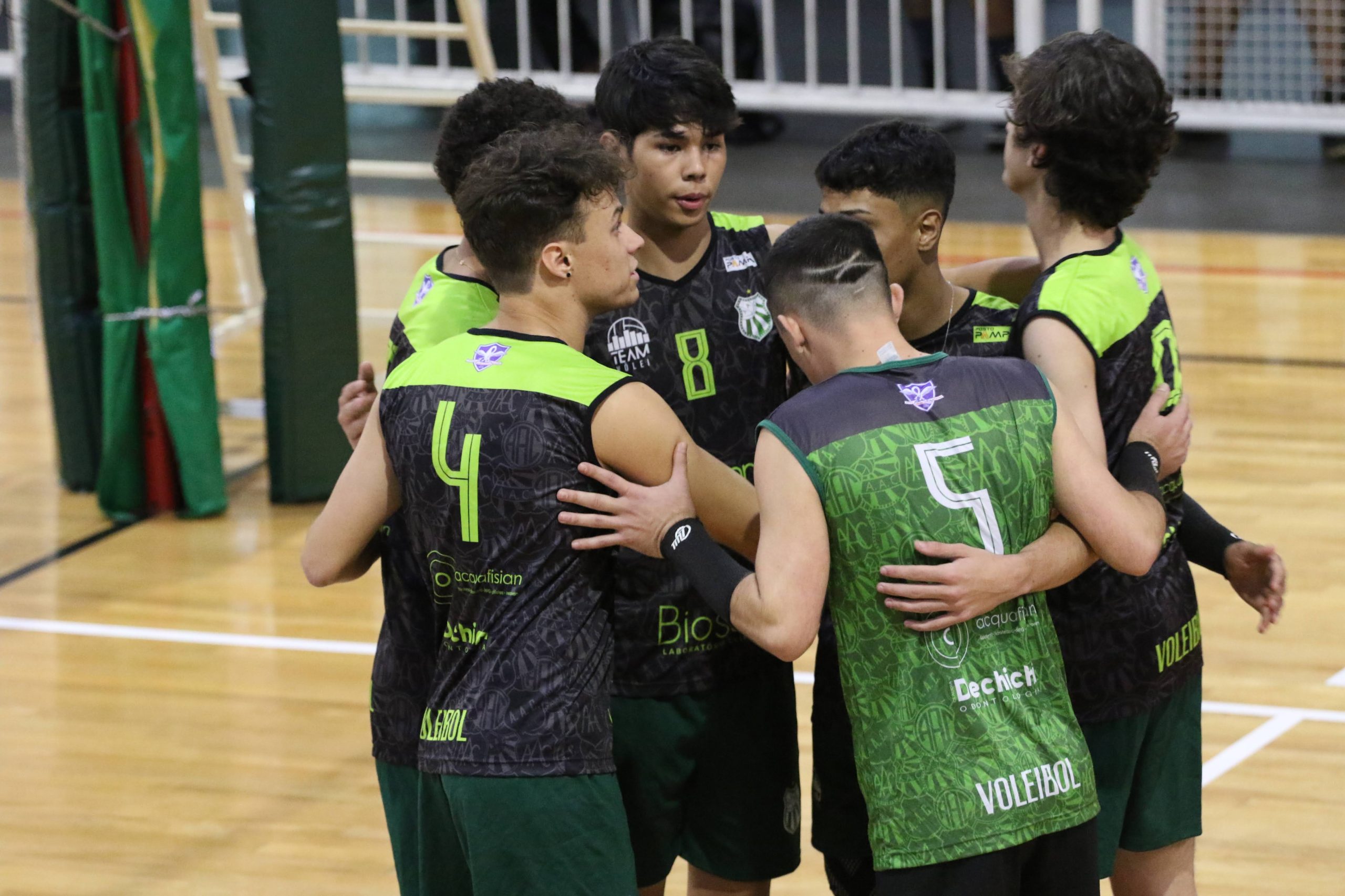 Equipes de vôlei da Caldense entram em quadra