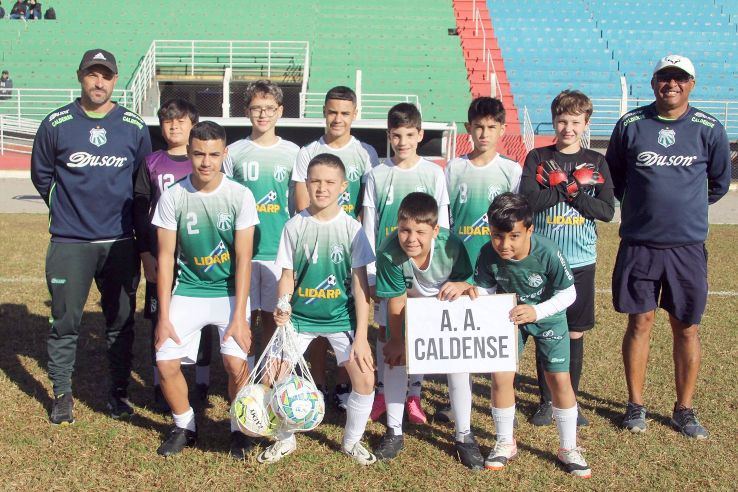 Taça Poços de Caldas de Futebol de Campo de Base tem abertura oficial no Ronaldão; Caldense participa em desfile e jogo