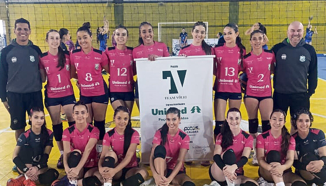 Equipe feminina de vôlei da Caldense segue para o terceiro dia de jogos na Taça Paraná