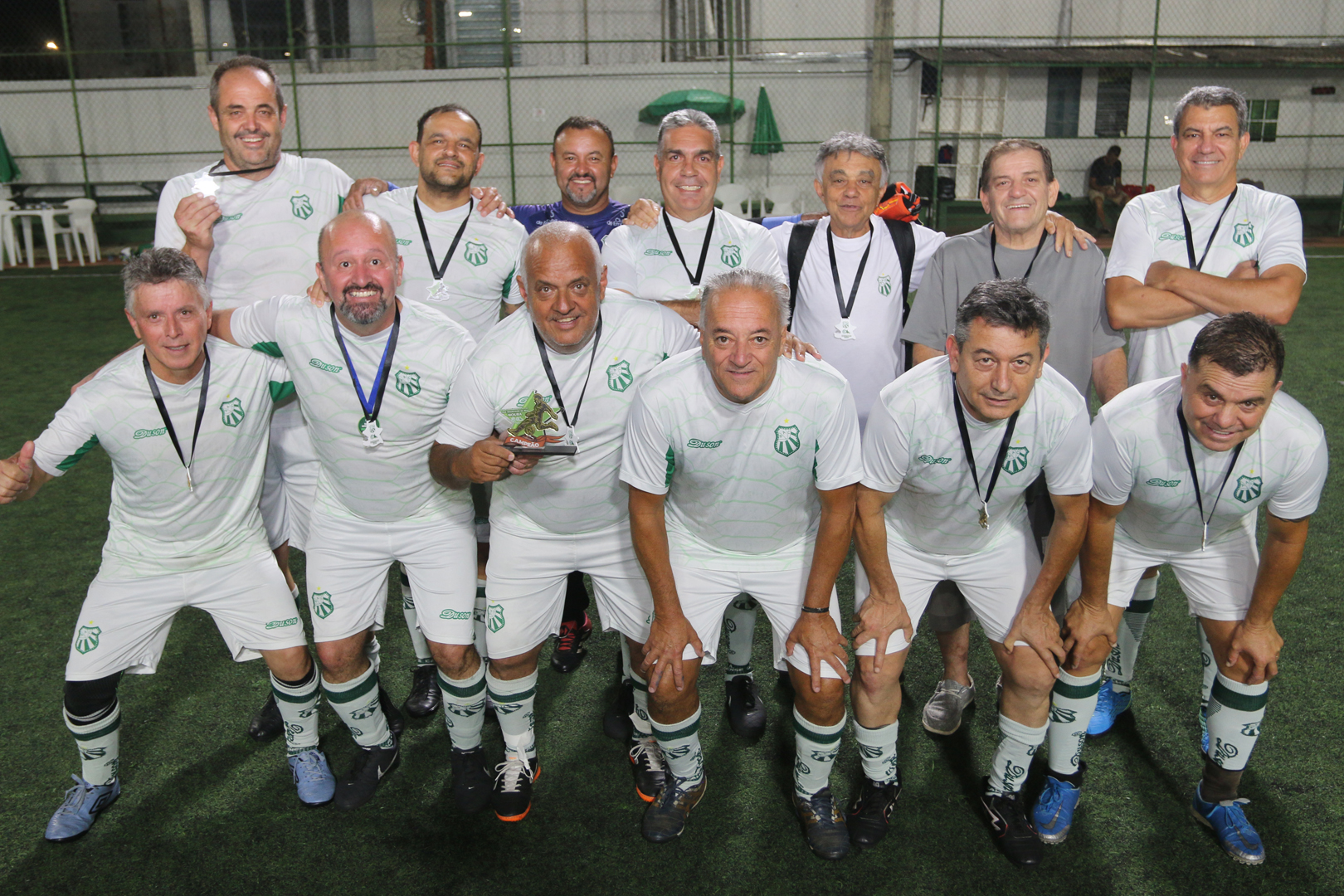Jota Lopes é campeão da Taça de Futebol Society 50+ “Mourivaldo Melo” em noite emocionante na Caldense