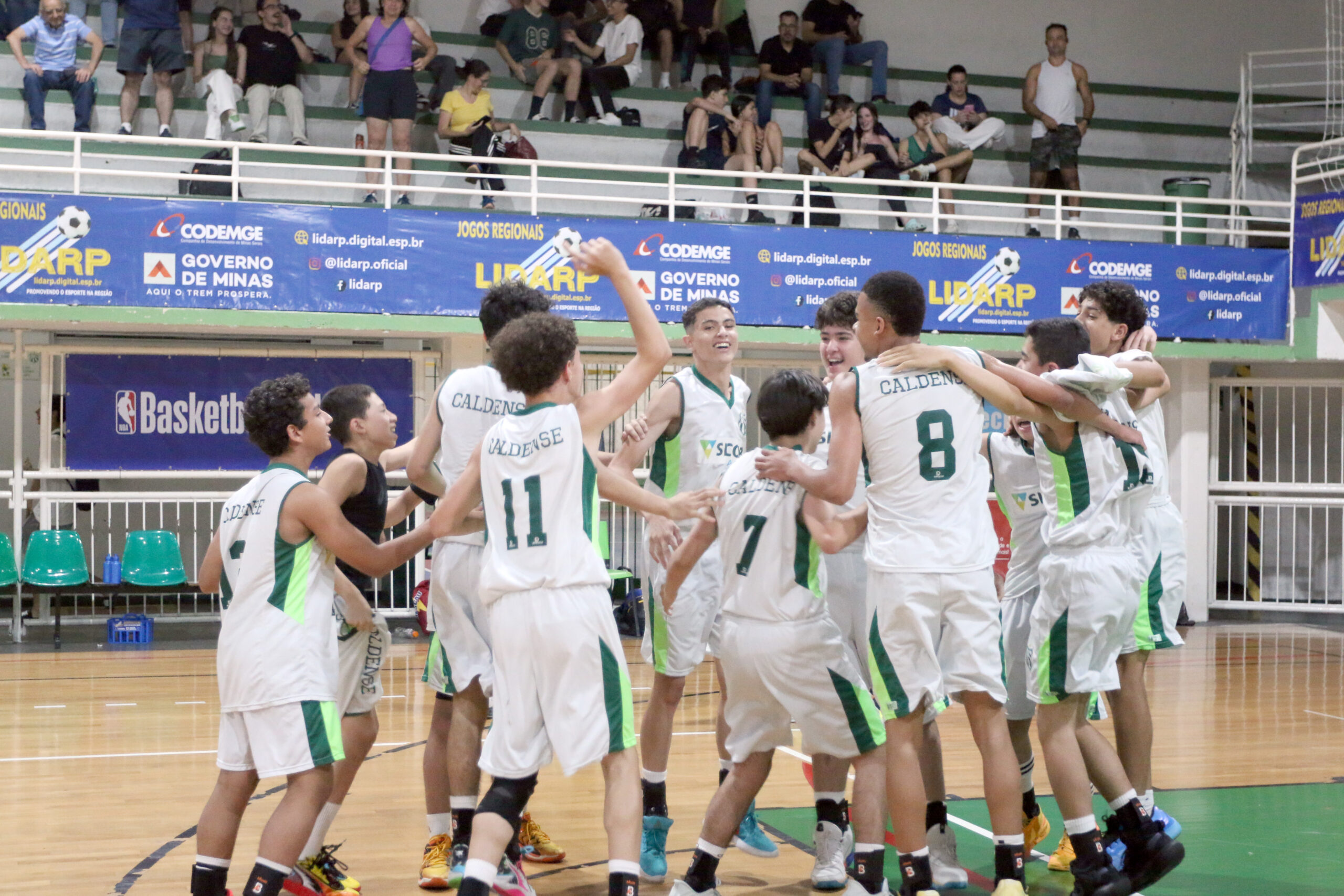Basquete Sub-14 é campeão da Associação Regional de Basquetebol pela Série Prata