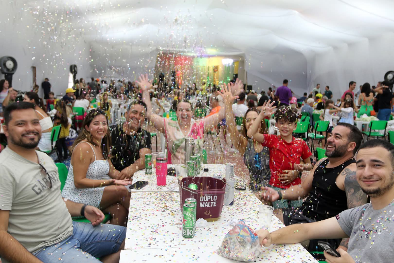 Samba na piscina e matinê encerram eventos de Carnaval na Caldense