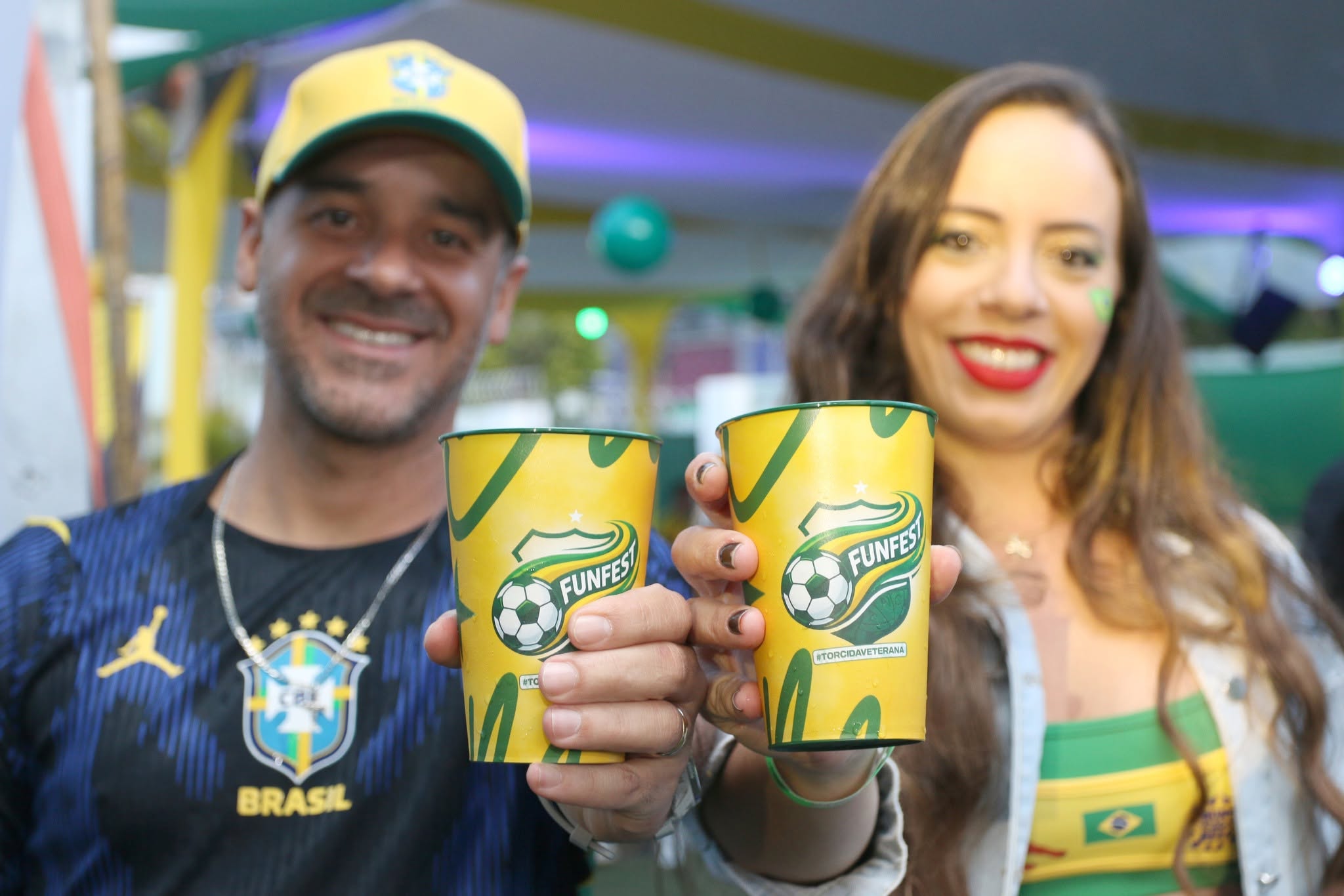 FunFest da Veterana reúne torcedores e faz sucesso na estreia do Brasil na Copa do Mundo