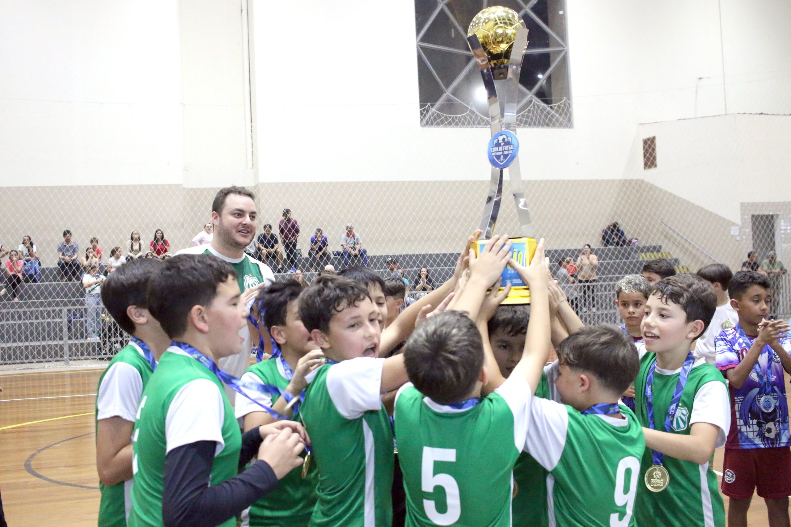 Equipe sub-10 de futsal da Caldense conquista o título da Copa Zona Sul