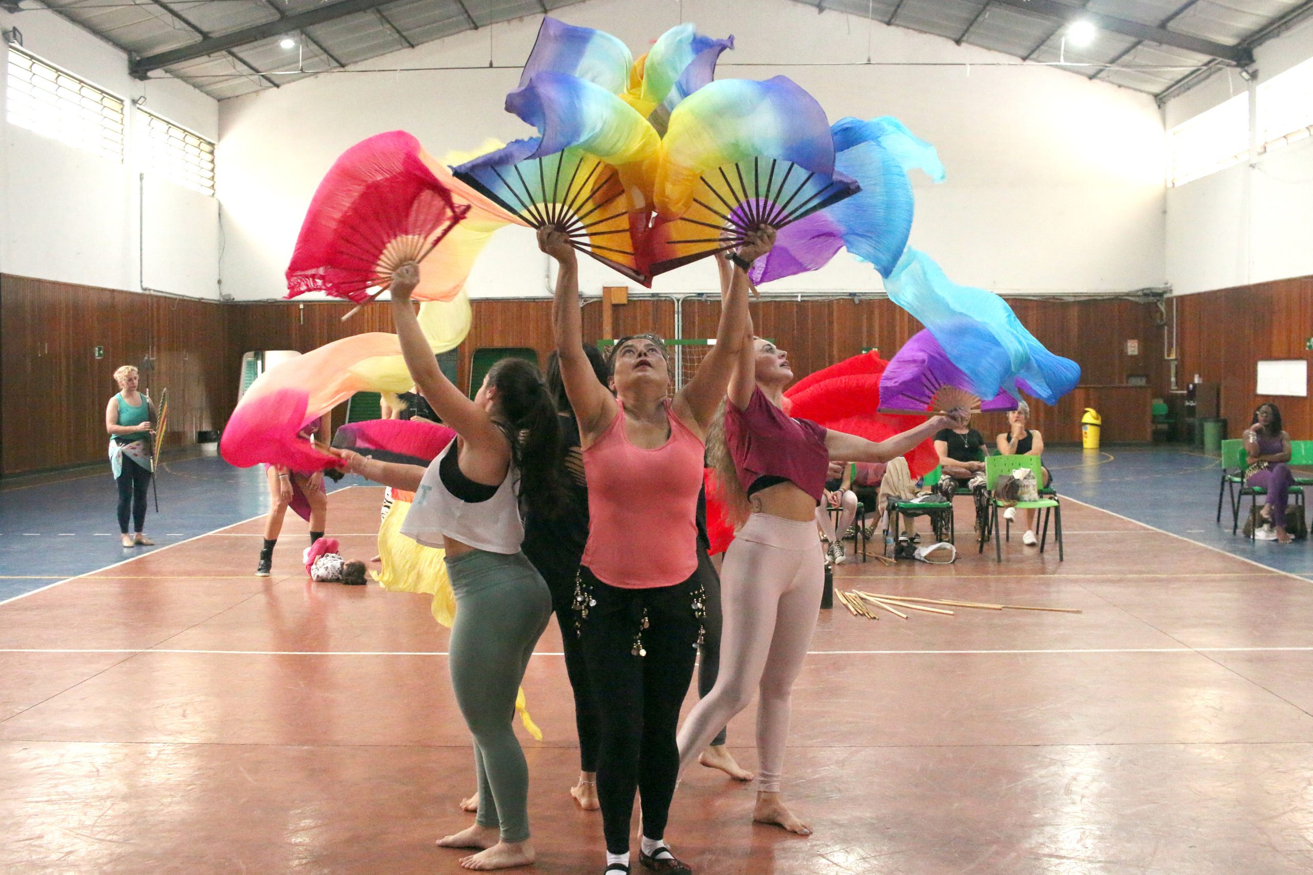 Alunas de Dança do Ventre da Caldense ensaiam para apresentações de fim de ano