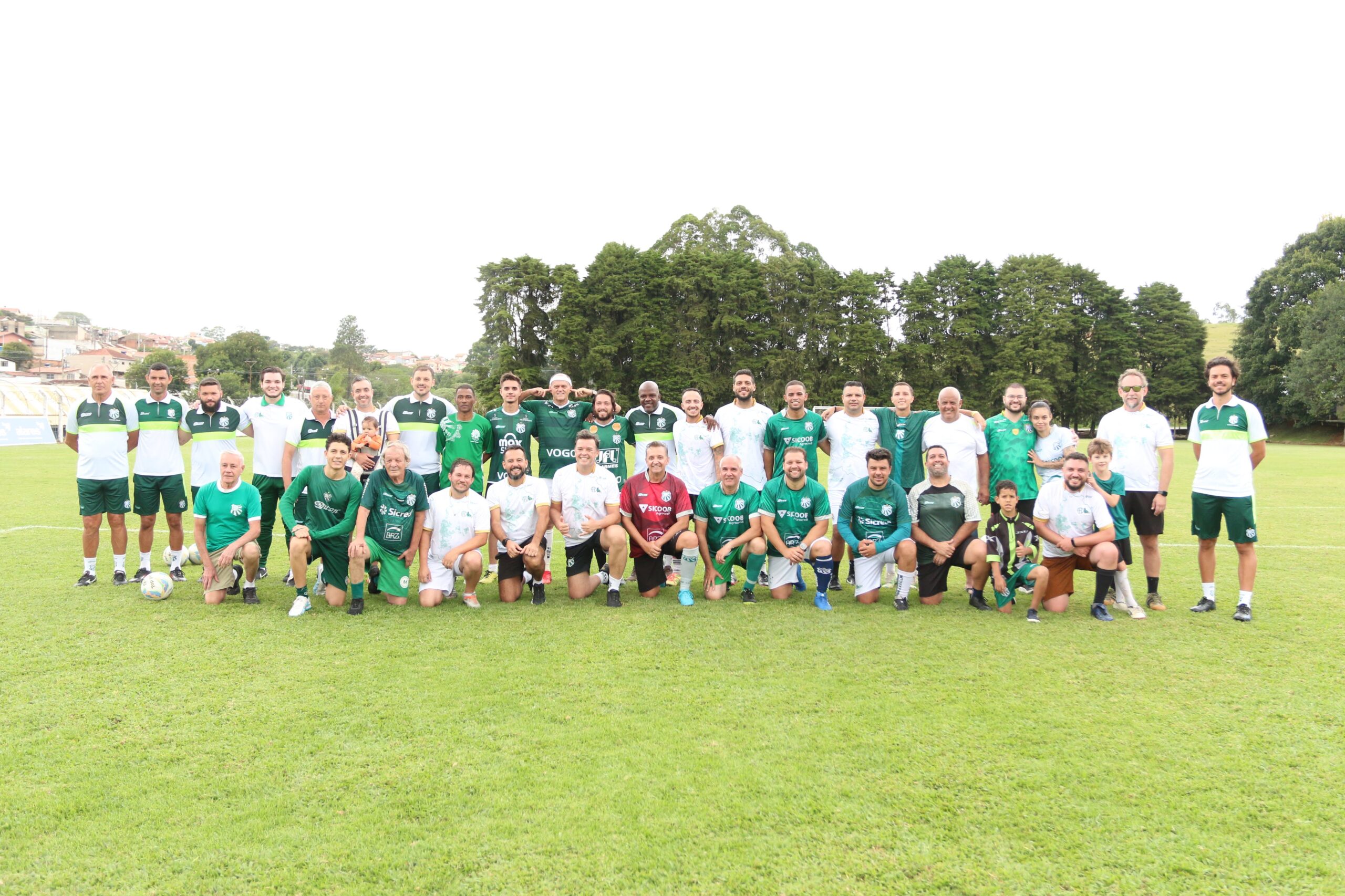 Sócio-torcedores da Caldense vivenciam rotina de atleta e participam de desafios no CT