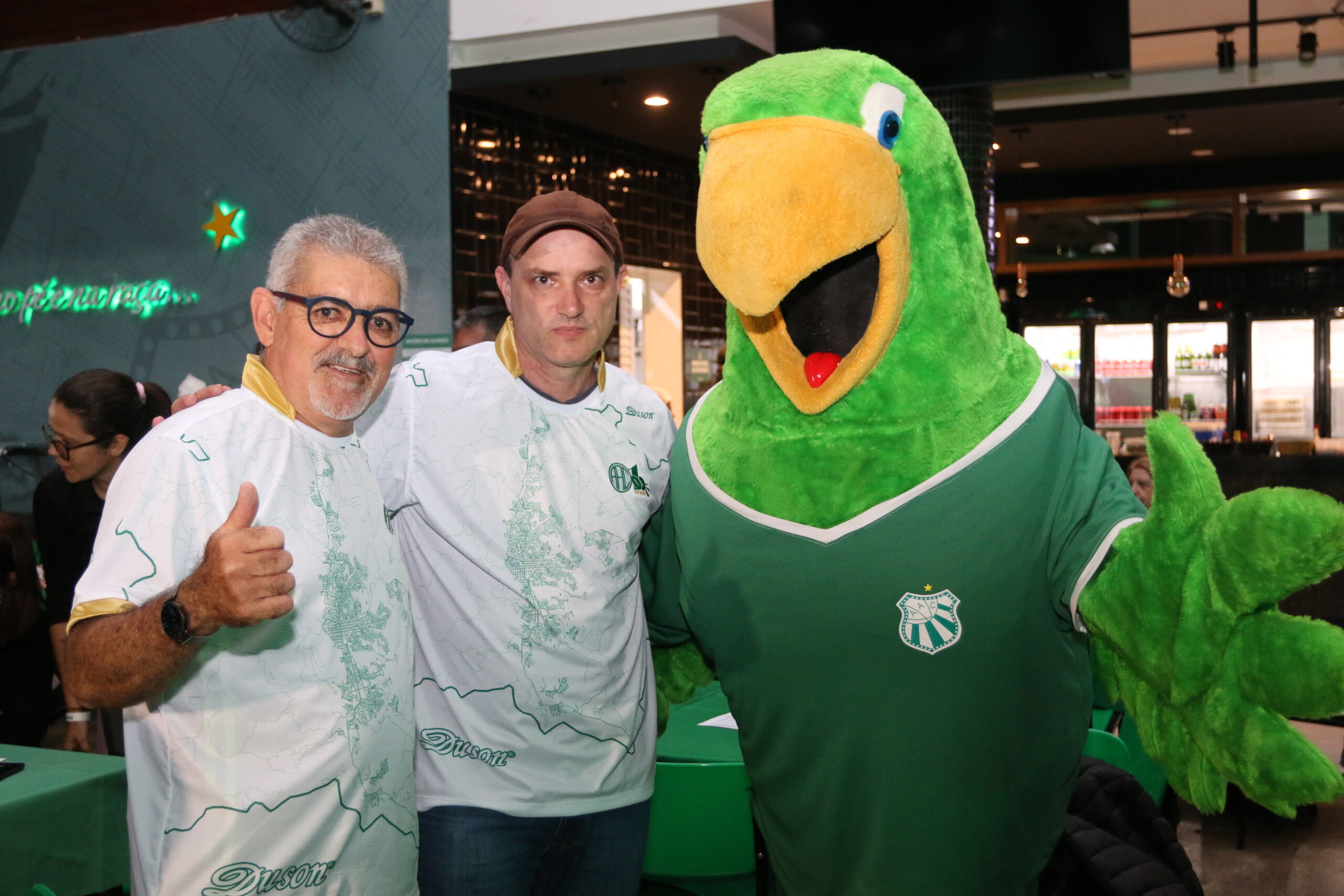 Sócio-torcedores da Caldense recebem camisas e participam de quizz em evento especial