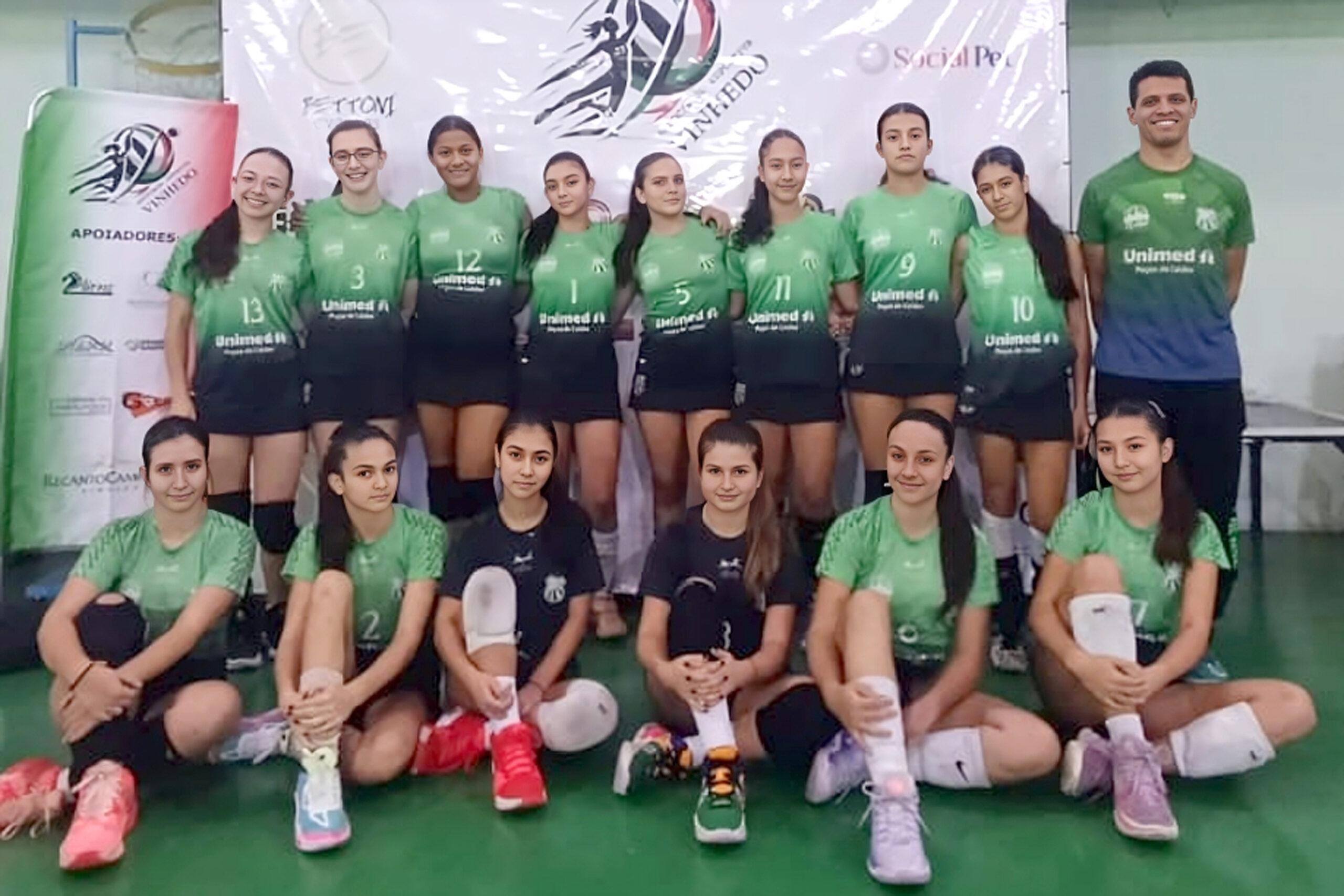 Vôlei sub-15 da Caldense vence de virada em Vinhedo