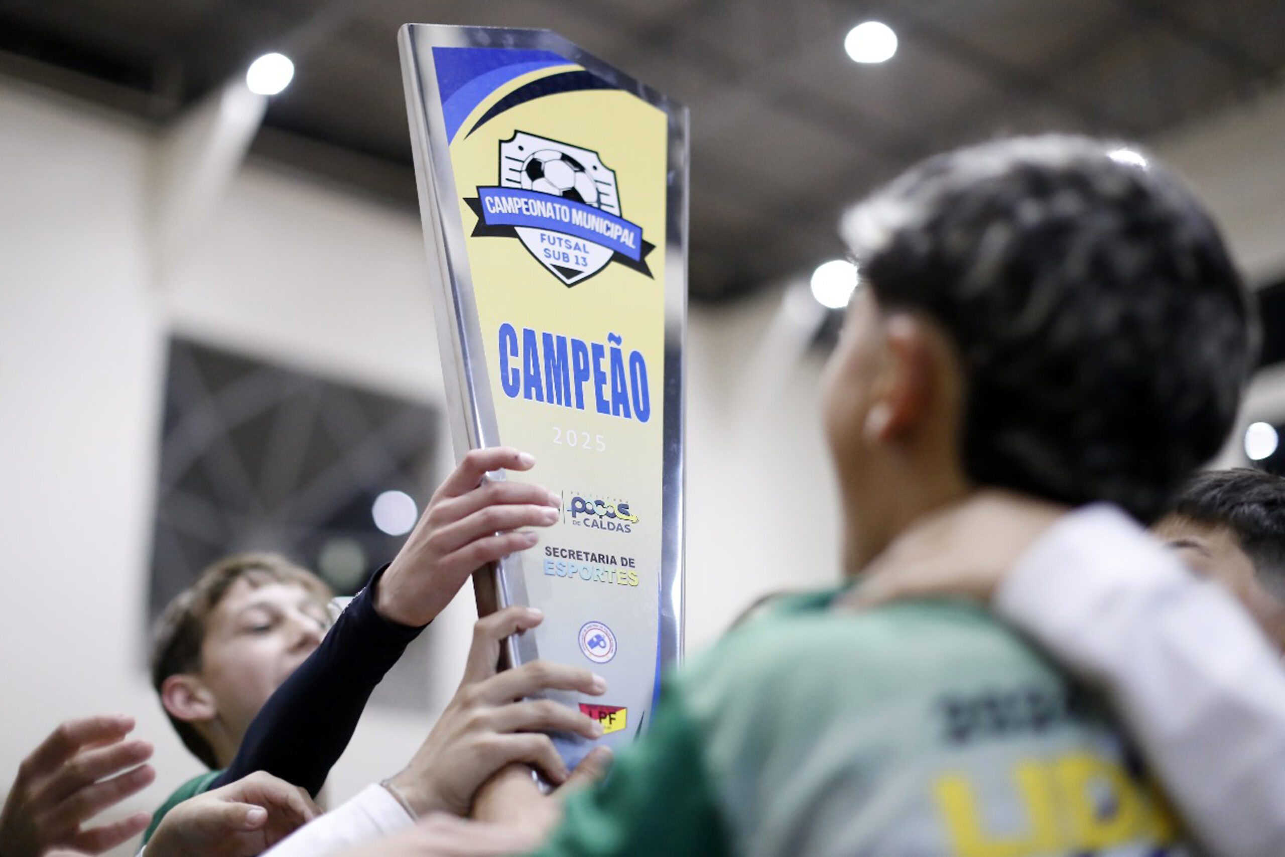 Caldense é campeã do Municipal Sub-13 de Futsal com virada emocionante