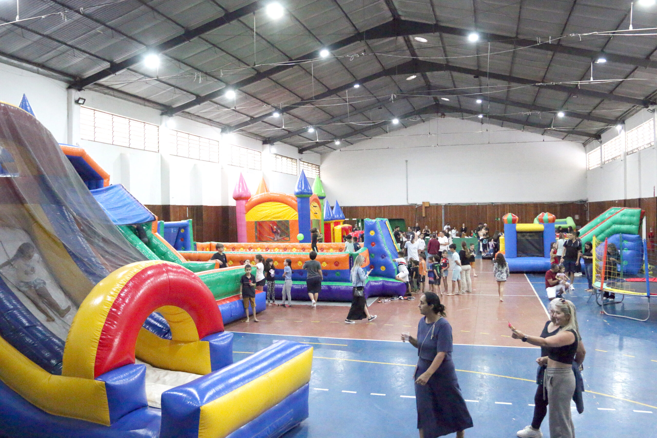 Festa do Dia das Crianças na Associação Atlética Caldense reúne alegria, diversão e solidariedade
