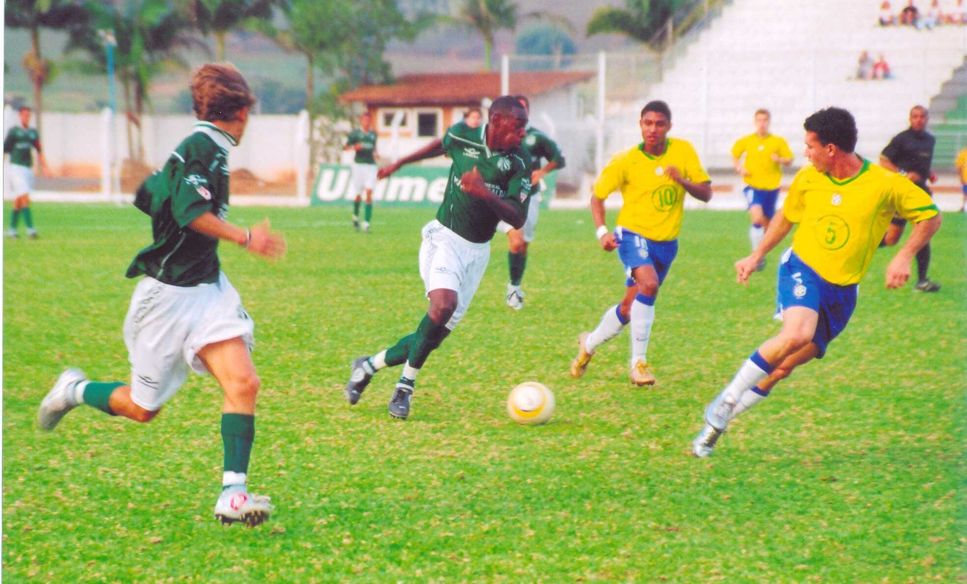 Em 2005, a Caldense com Simião e um jovem elenco, venceu a Seleção Brasileira Sub-18 recheada de jogadores que fariam sucesso