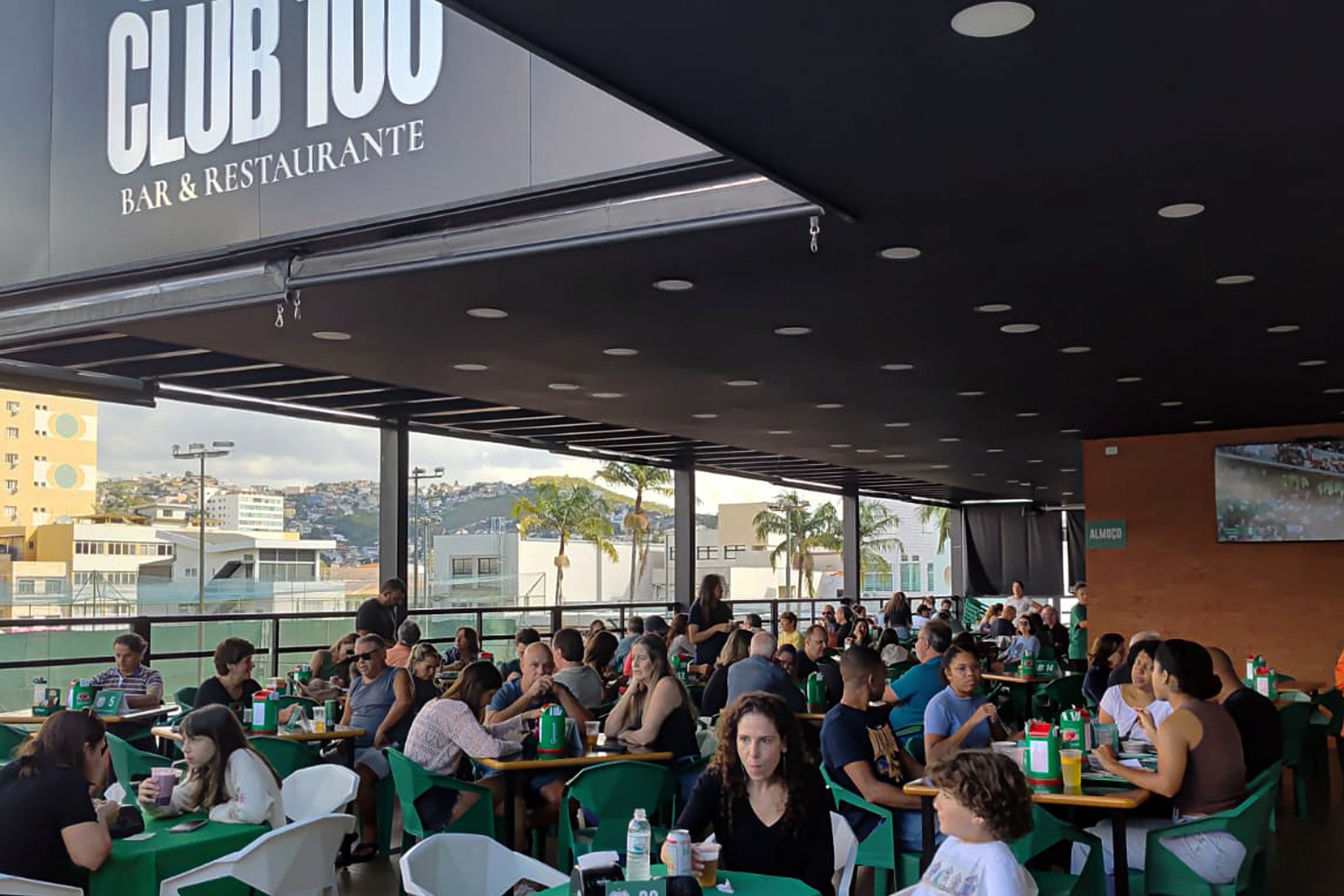 Festival de Massas reúne associados no Clube 100 da Caldense em almoço especial com música ao vivo