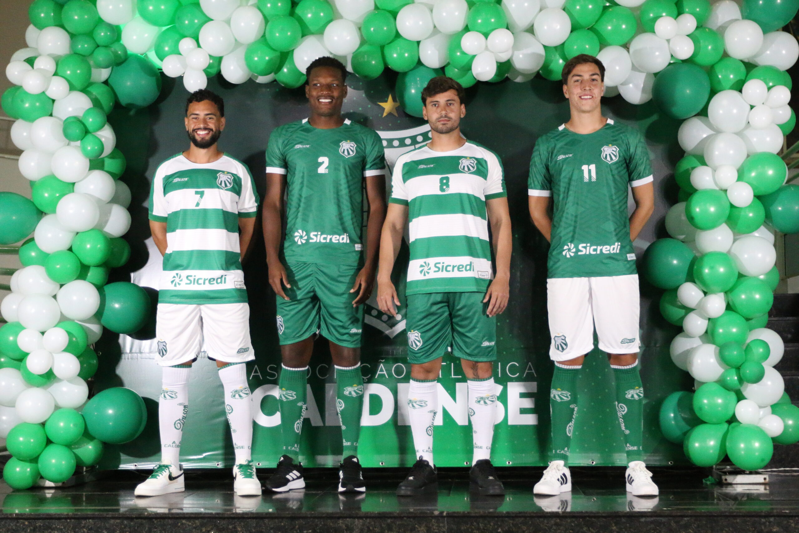 Caldense apresenta uniformes oficias da temporada 2026