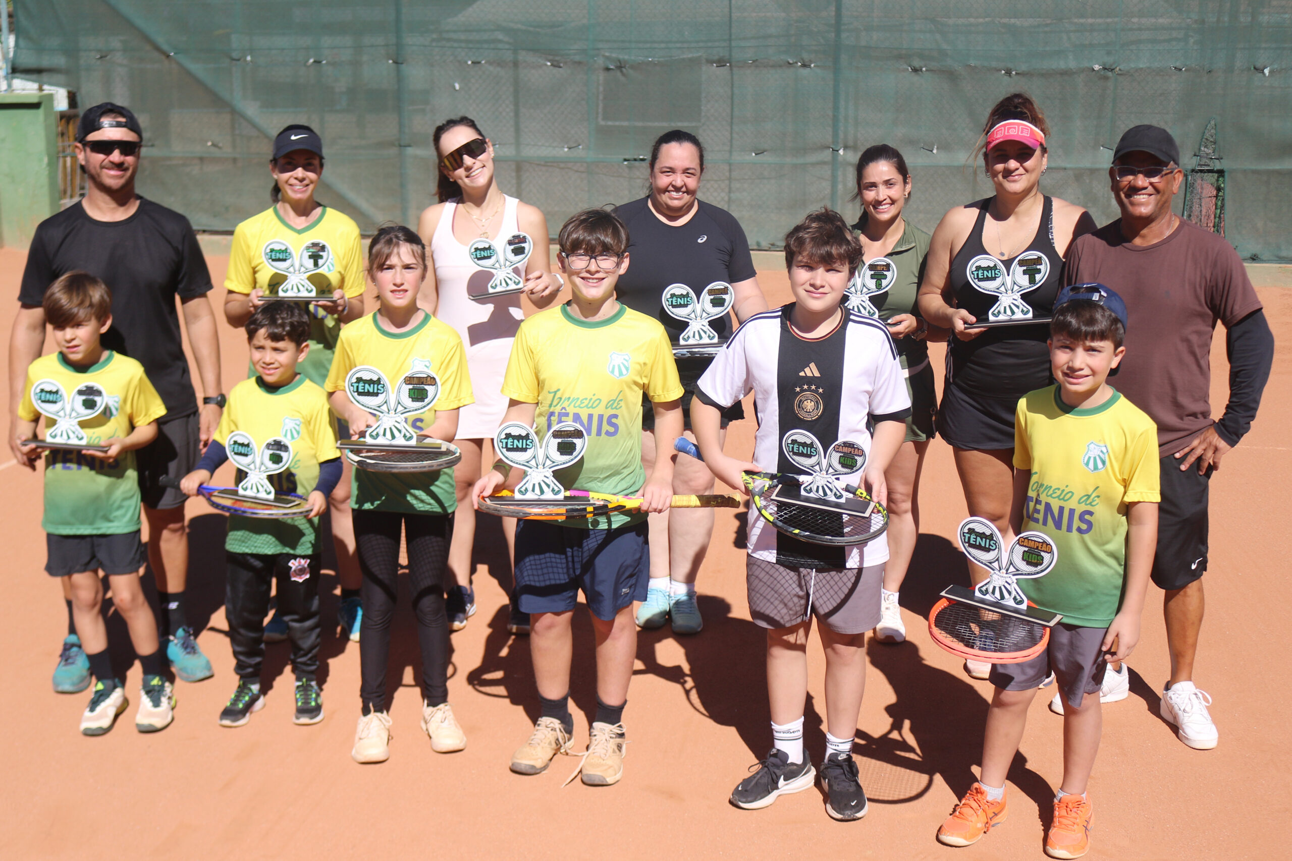 Torneio de Tênis de Campo da Caldense reúne 56 atletas em fim de semana de integração e aprendizado