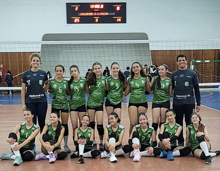 Sub-13 feminino da Caldense vence clássico contra o Vôlei Poços pela Liga Sanjoanense