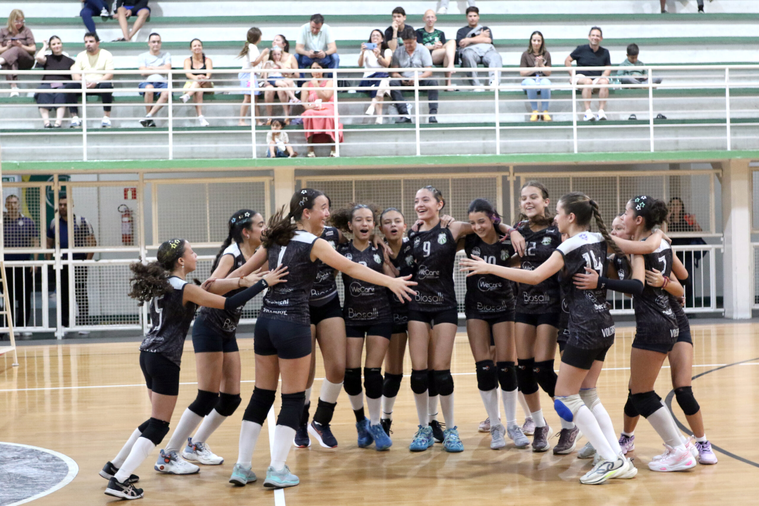 Sub-13 feminino da Caldense vence mais uma e mantém invencibilidade na Liga Sanjoanense de Vôlei