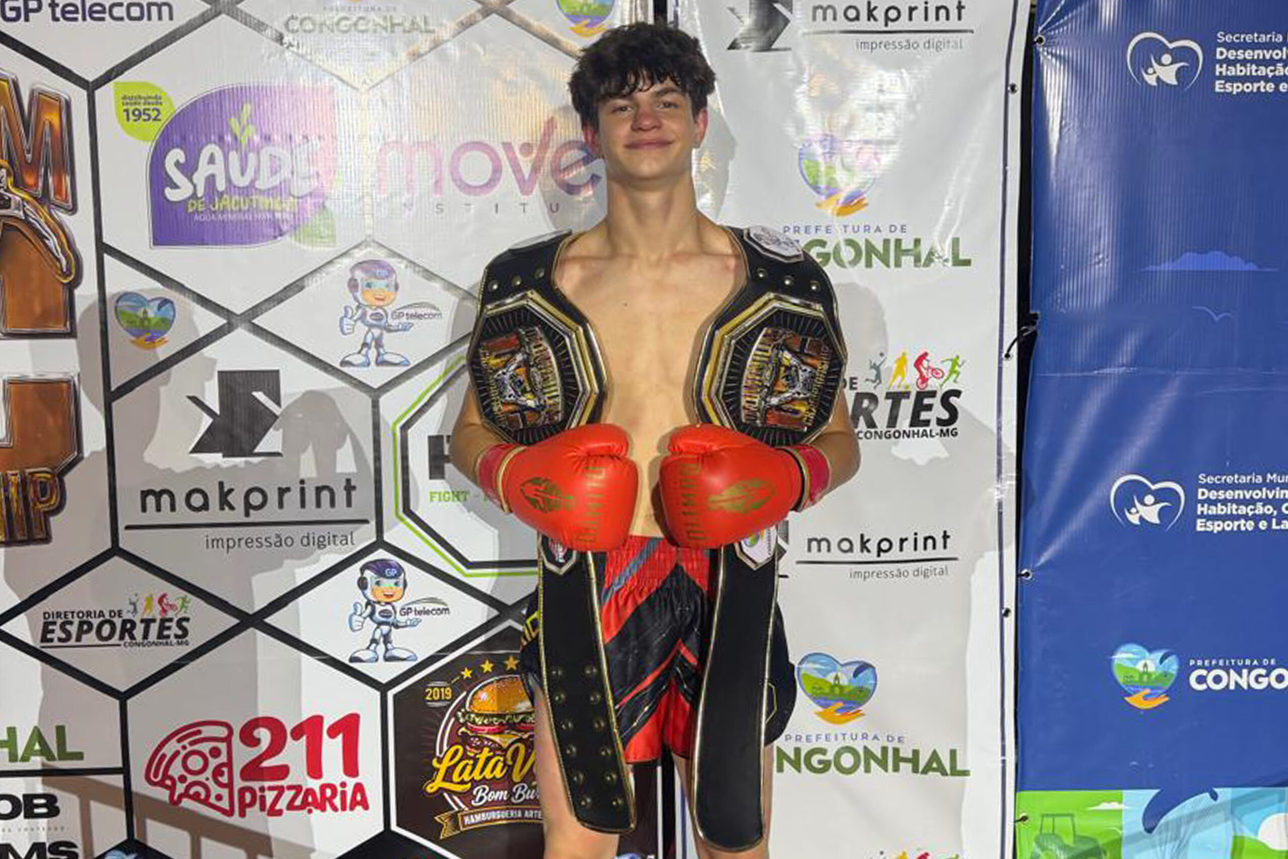 Gabriel Zaidan supera desafio, vence adversário e mantém cinturão do Dominium Fight MMA