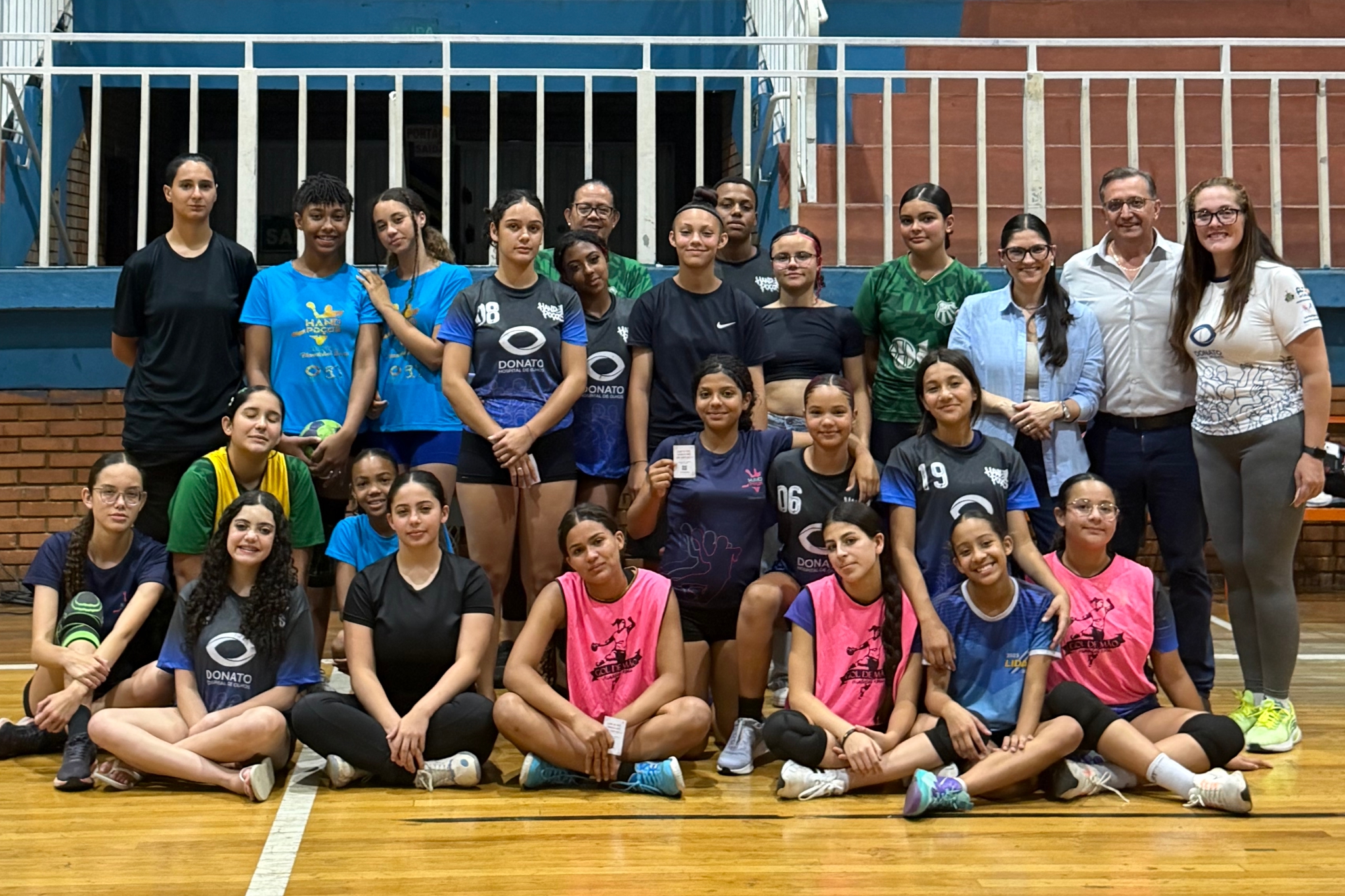 Equipe feminina de handebol da Caldense participa de palestra sobre saúde e prevenção na adolescência